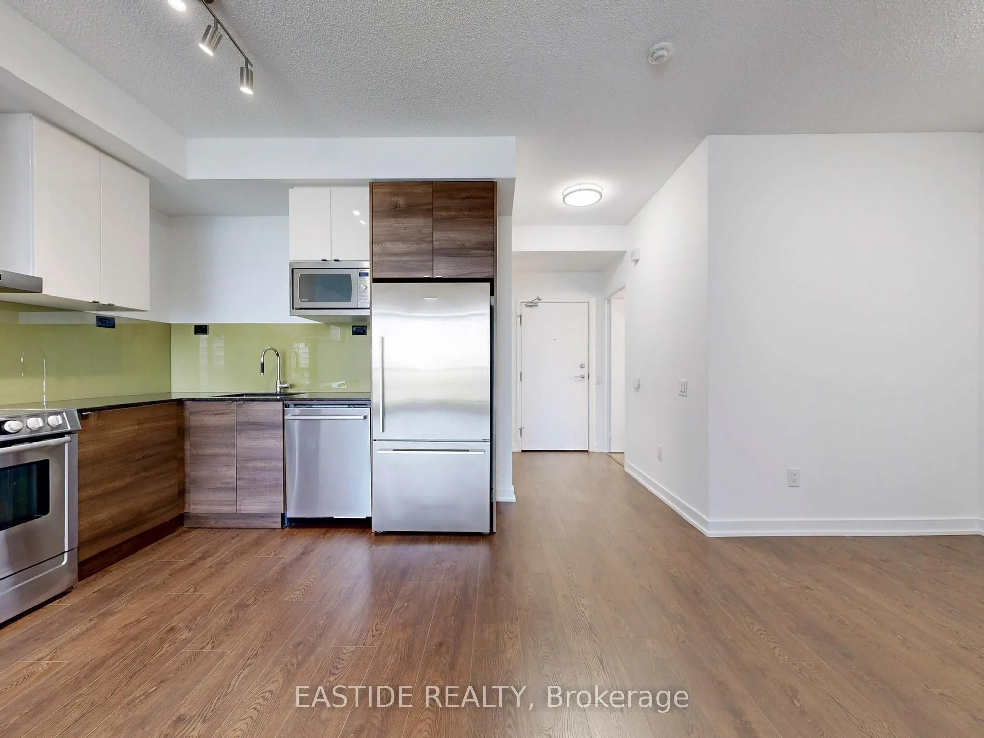 121 Mcmahon Drive, #2516