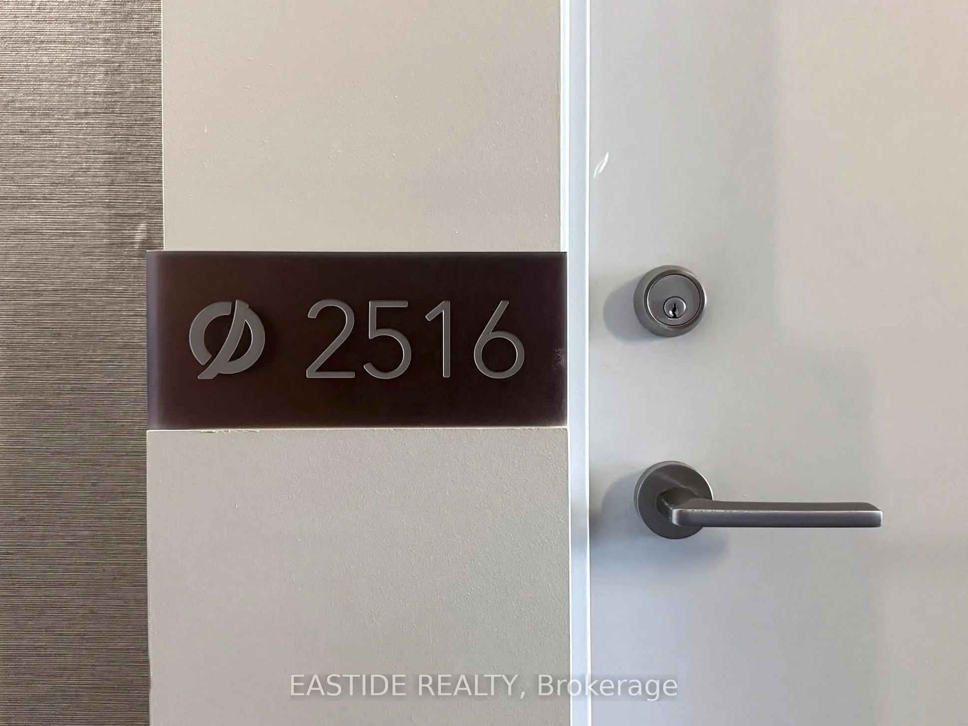 121 Mcmahon Drive, #2516