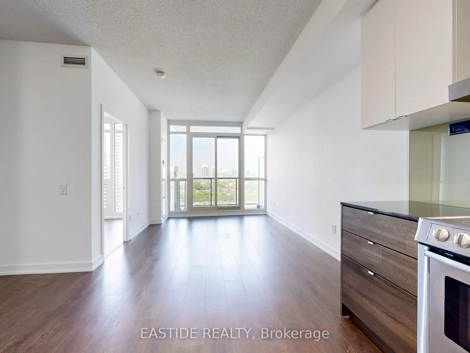 121 Mcmahon Drive, #2516