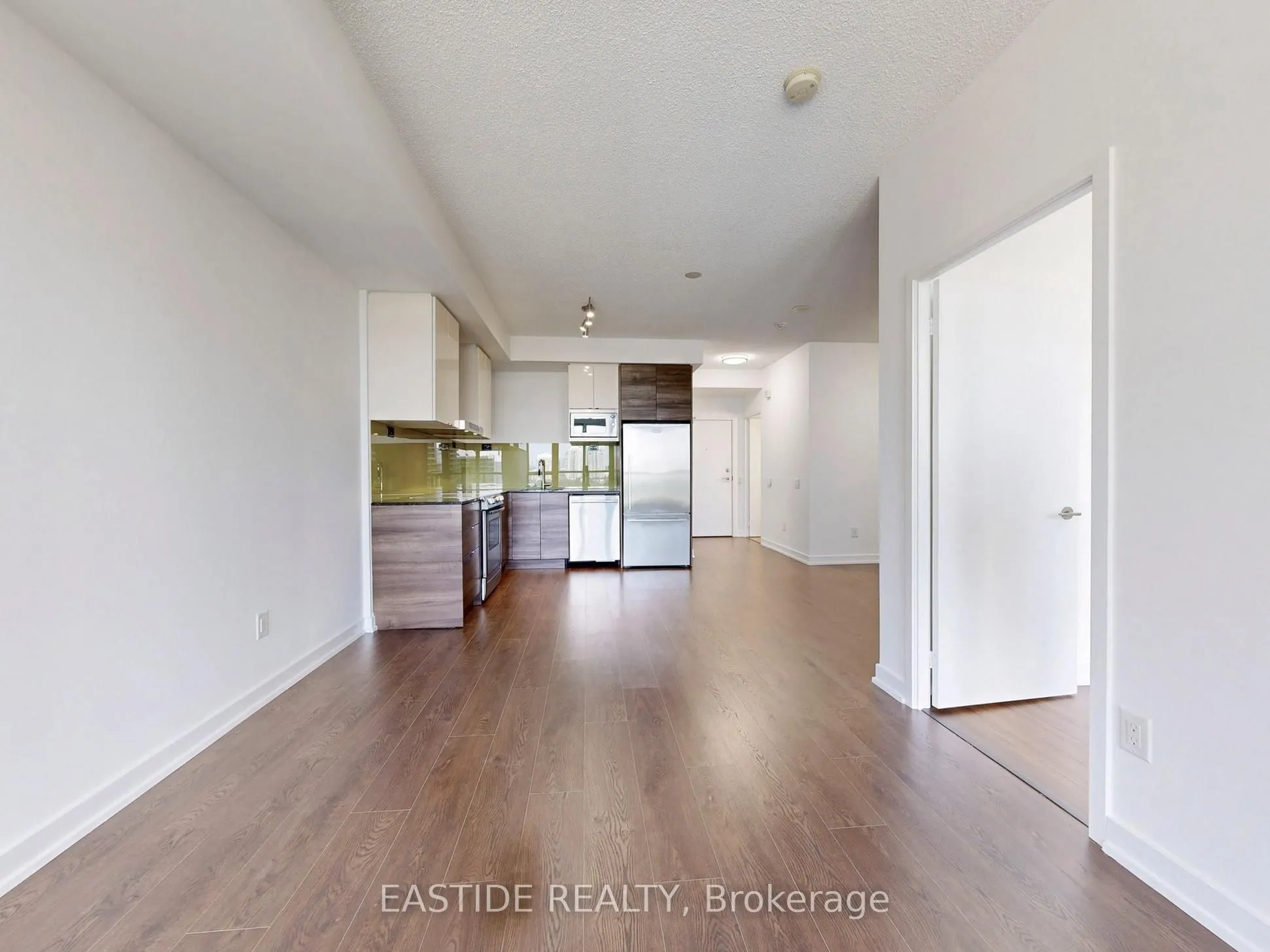 121 Mcmahon Drive, #2516