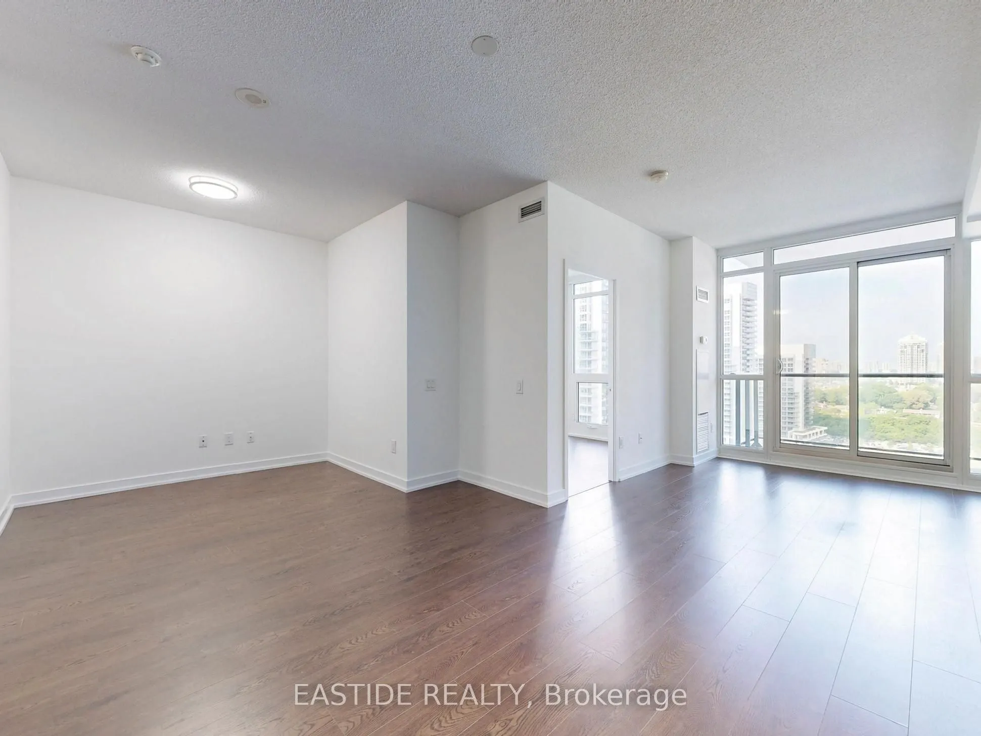 121 Mcmahon Drive, #2516