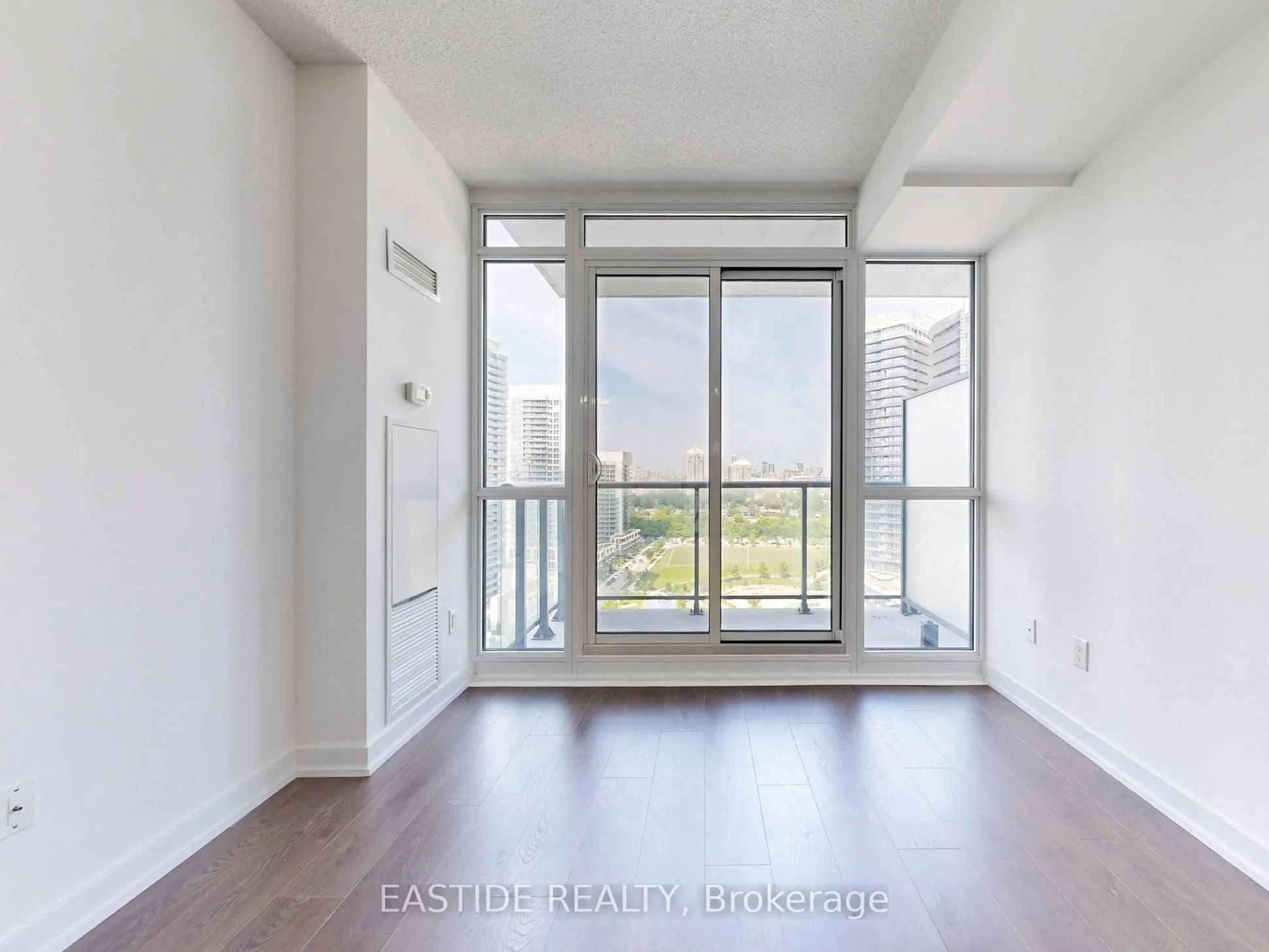 121 Mcmahon Drive, #2516