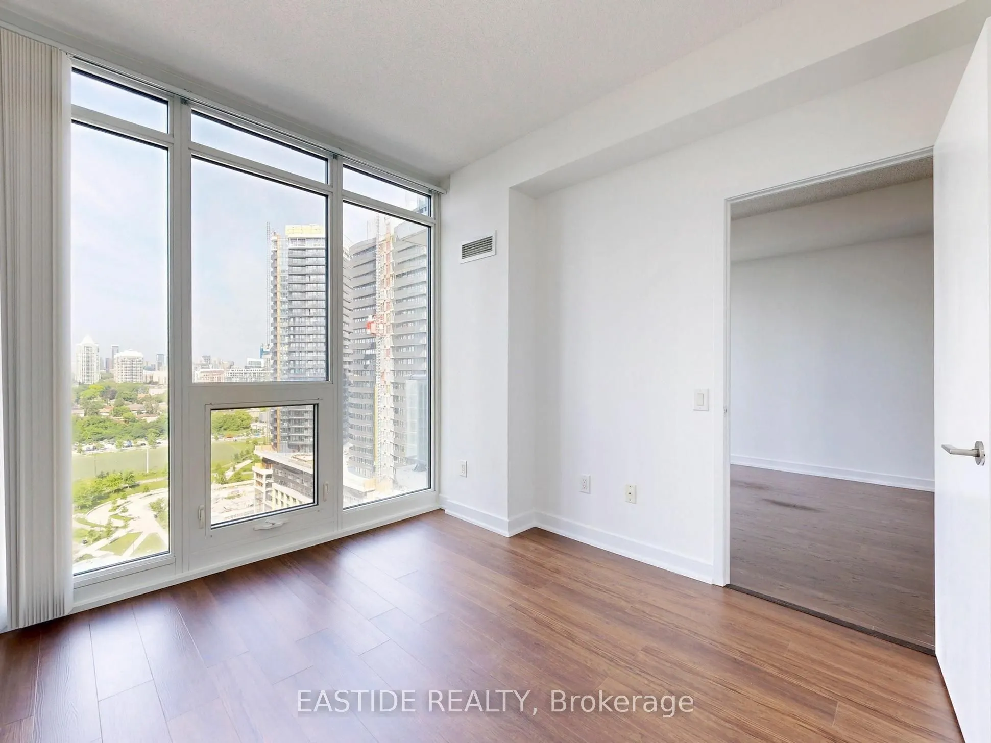 121 Mcmahon Drive, #2516
