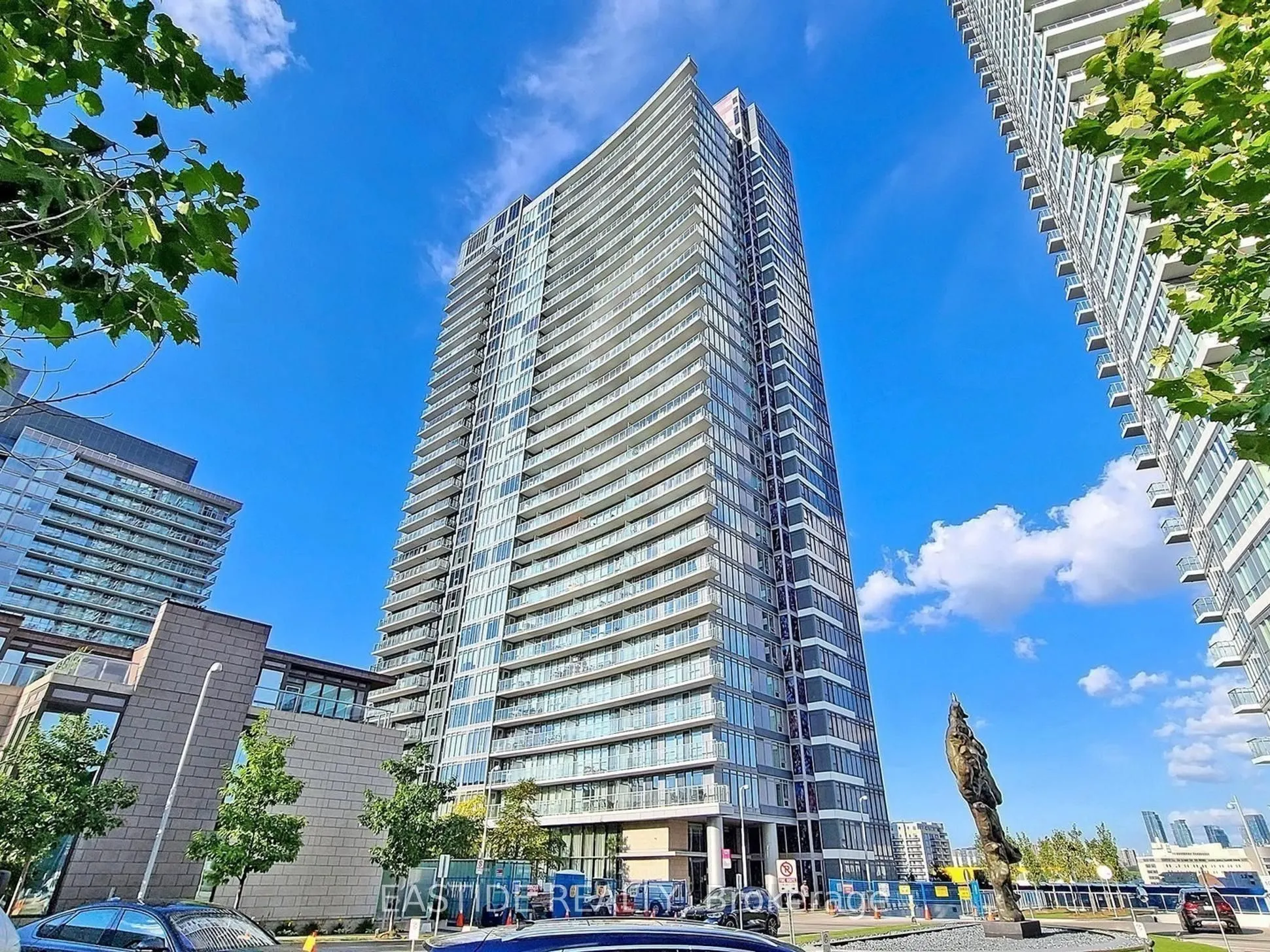 121 Mcmahon Drive, #2516