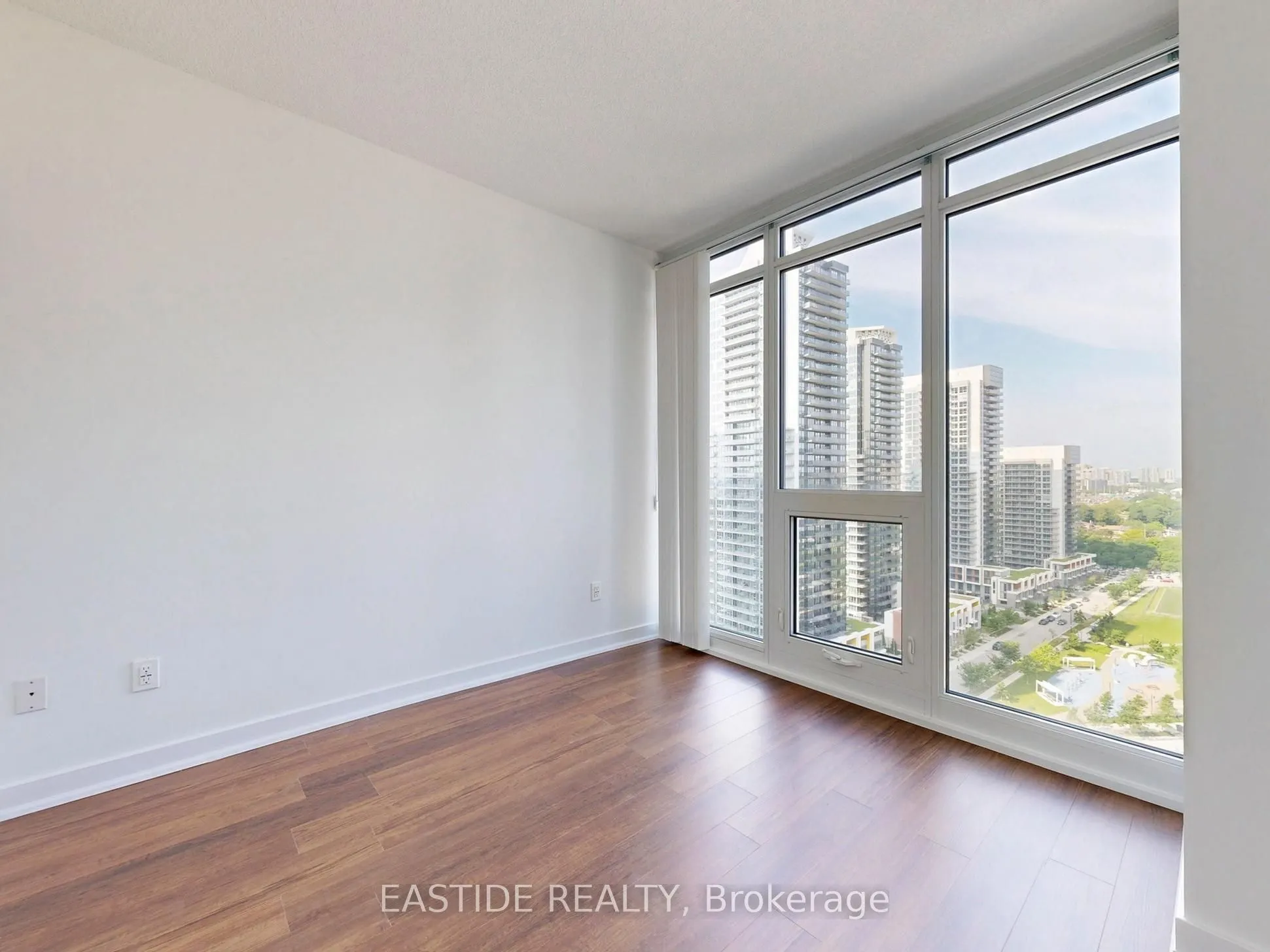 121 Mcmahon Drive, #2516
