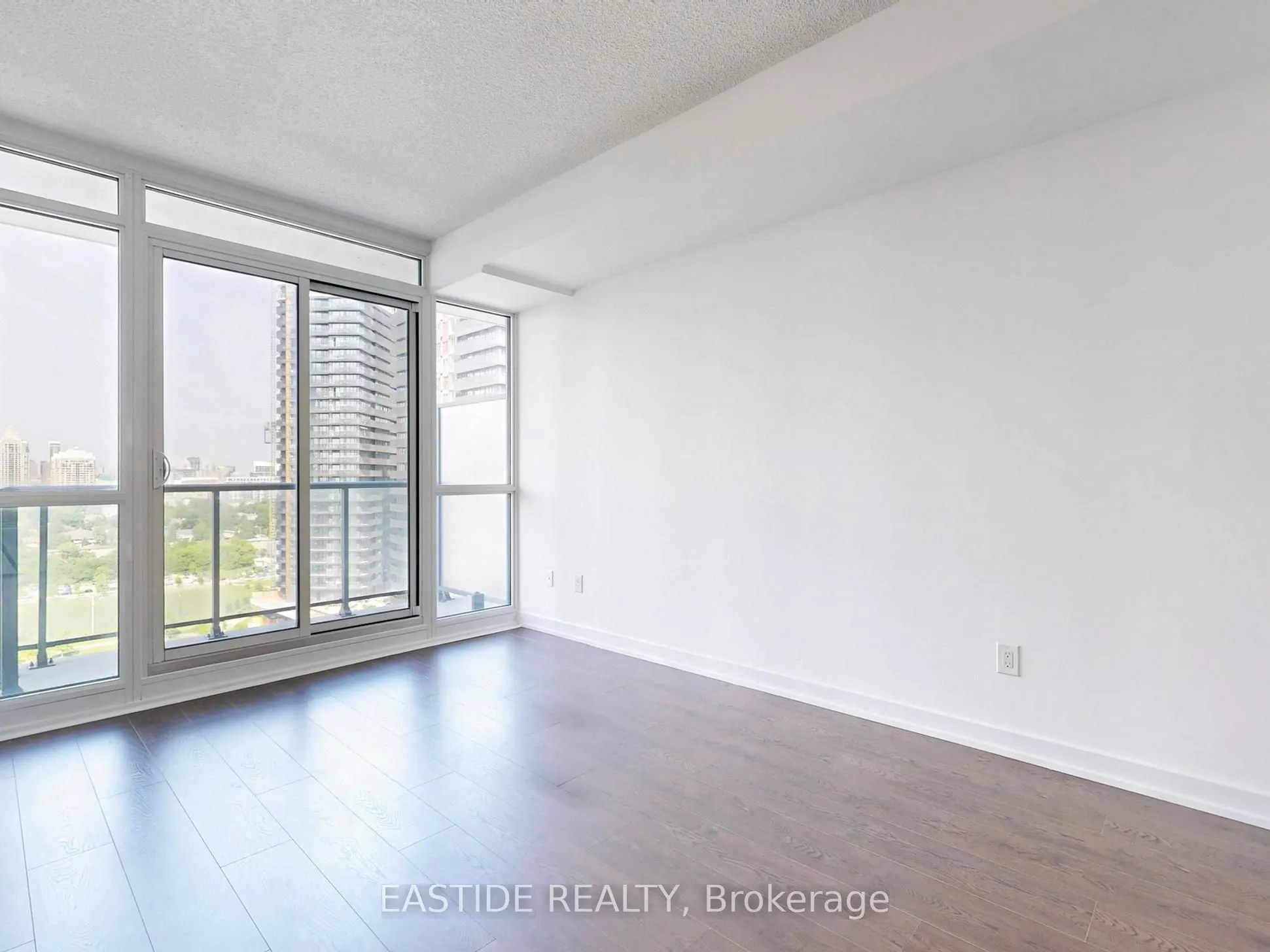 121 Mcmahon Drive, #2516