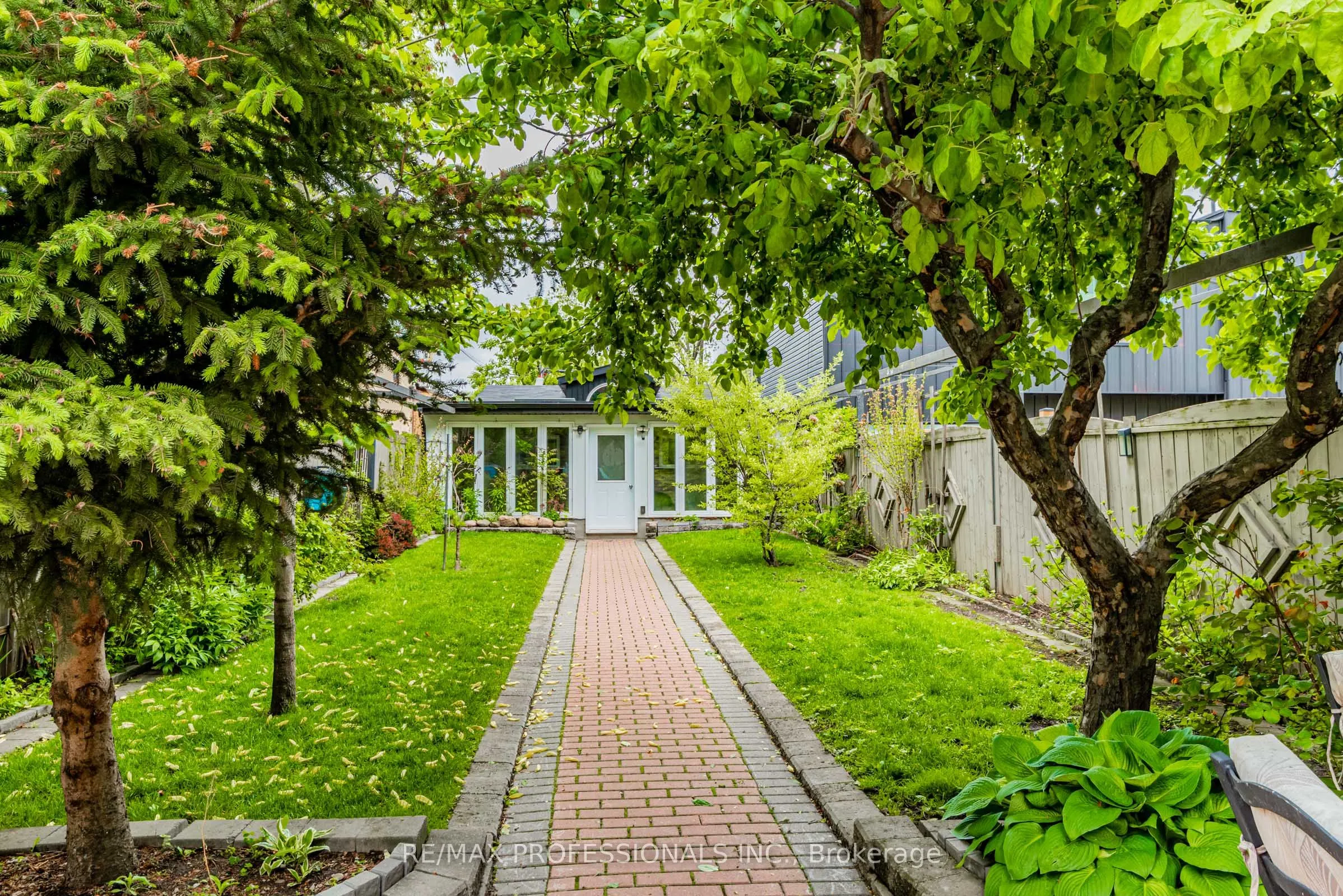 999 Dufferin Street