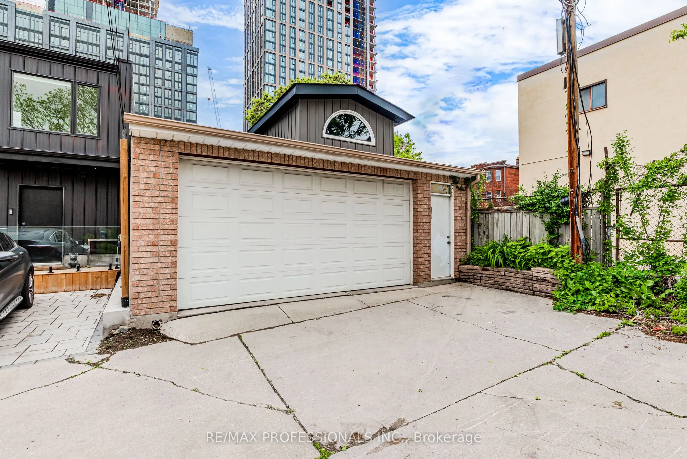 999 Dufferin Street