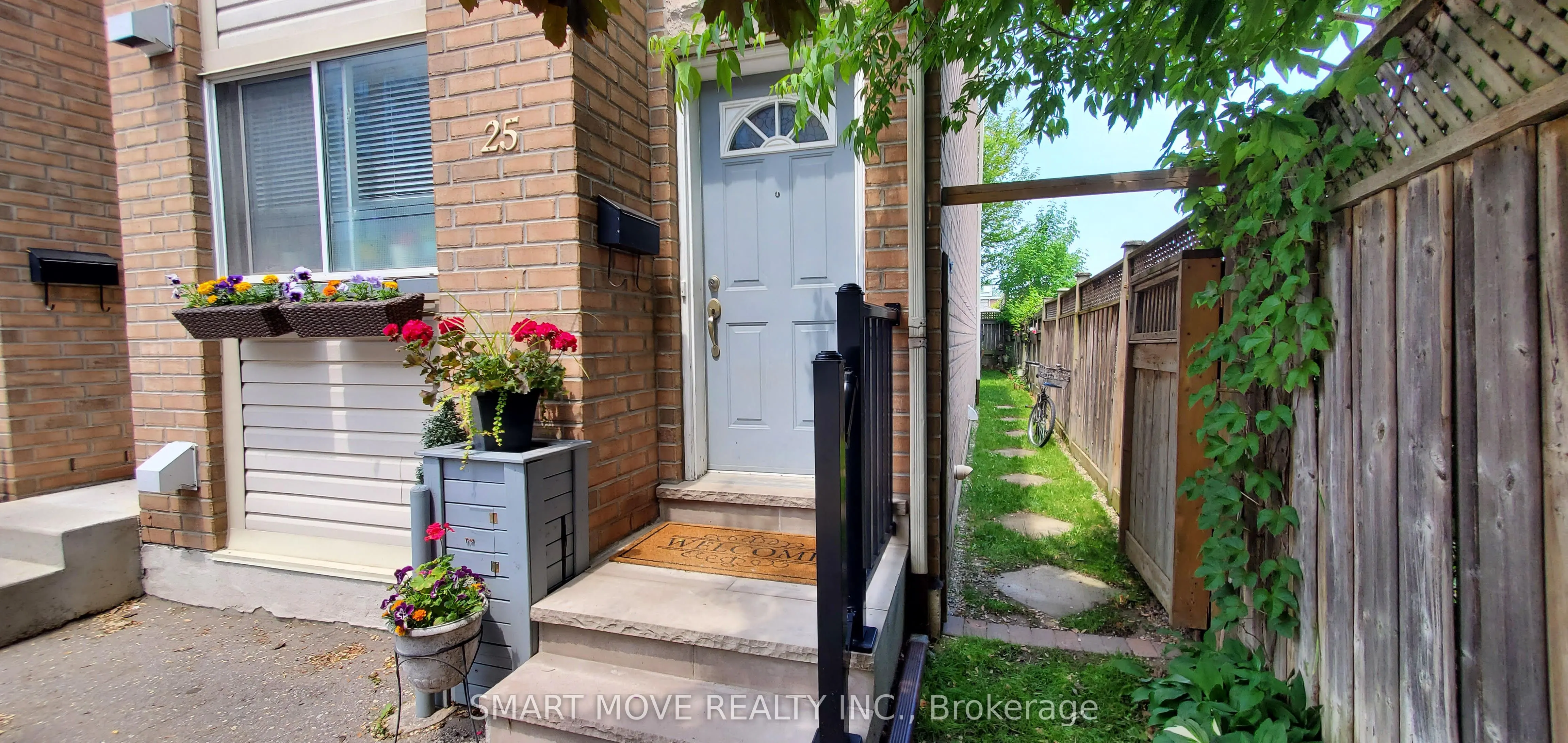 21 Replin Road, #TH 25