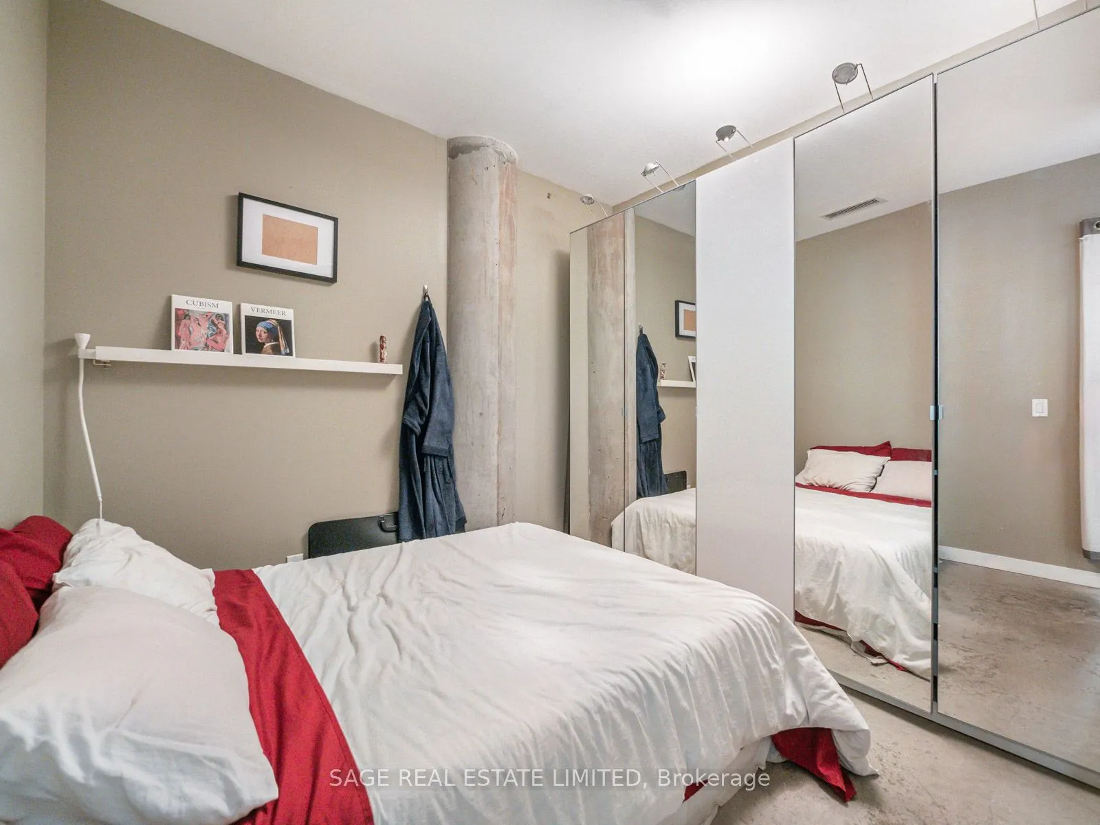 19 Brant Street W, #101