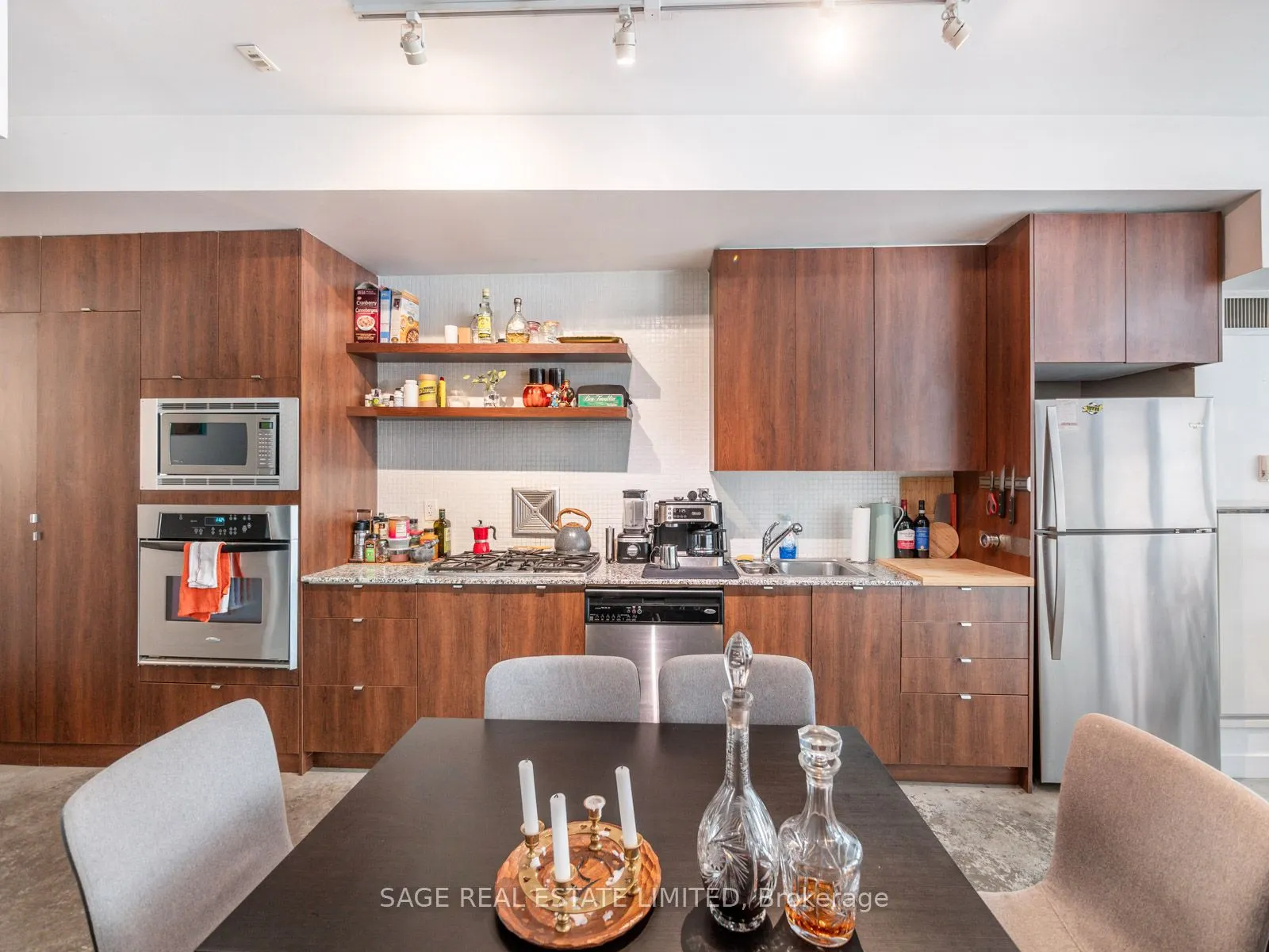 19 Brant Street W, #101