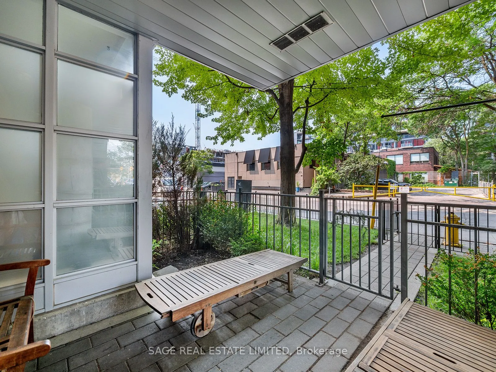 19 Brant Street W, #101