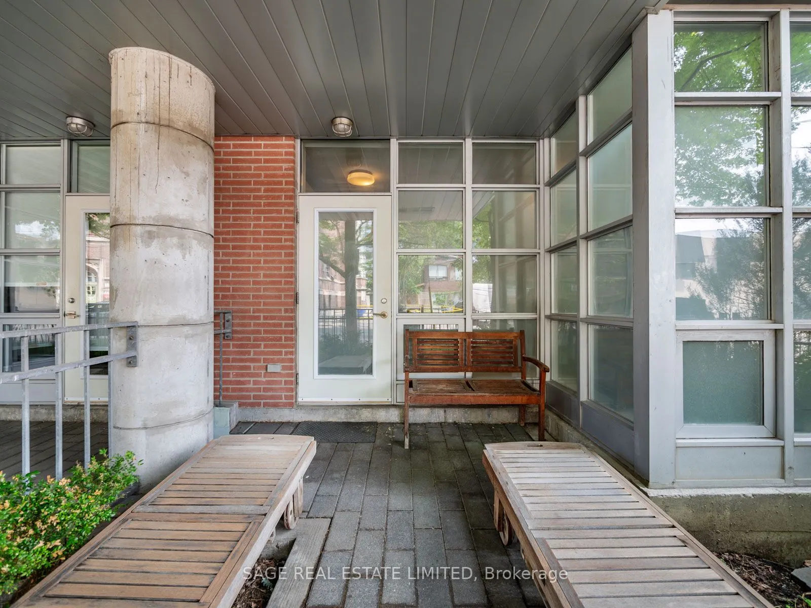 19 Brant Street W, #101