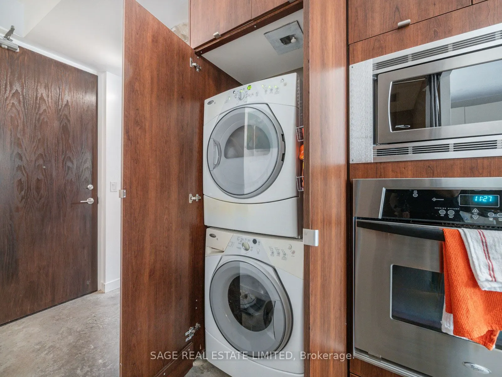 19 Brant Street W, #101