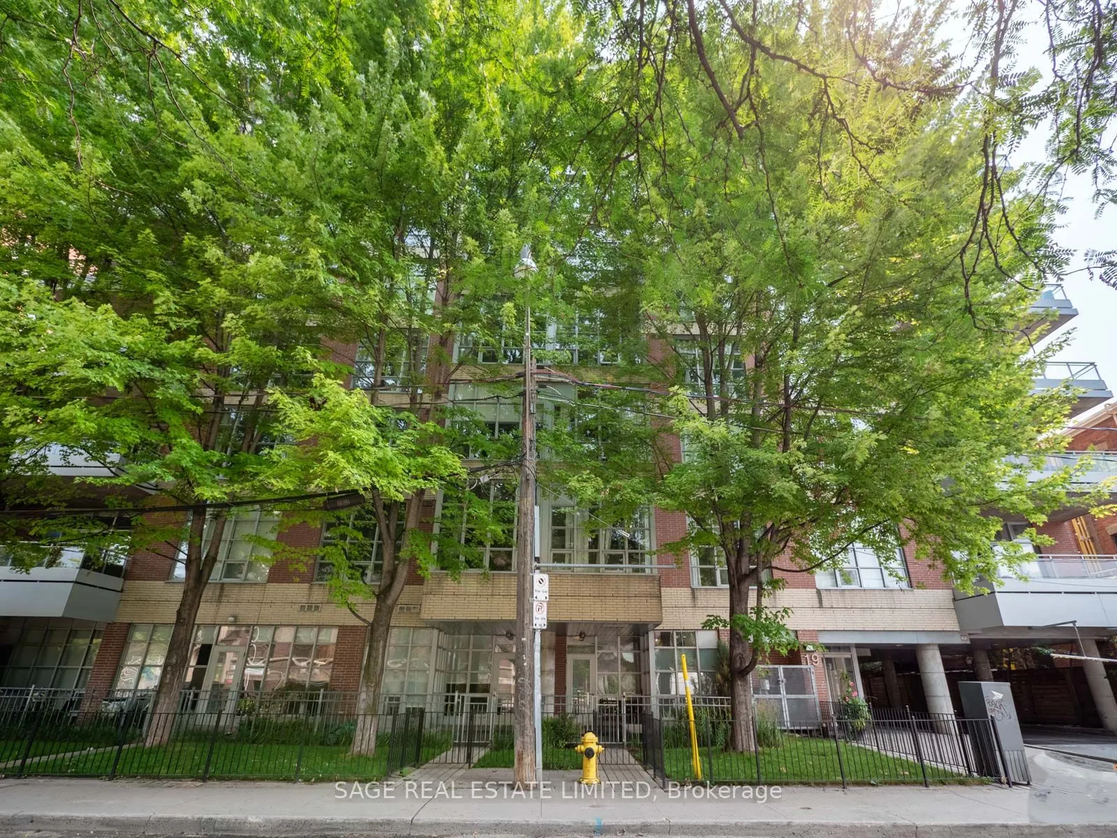 19 Brant Street W, #101