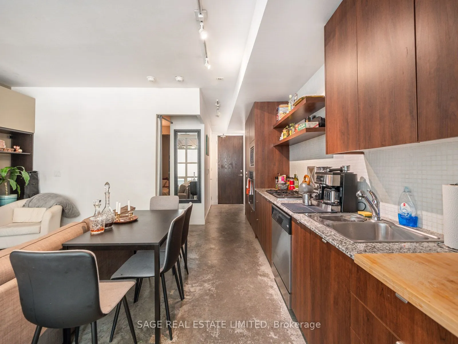 19 Brant Street W, #101