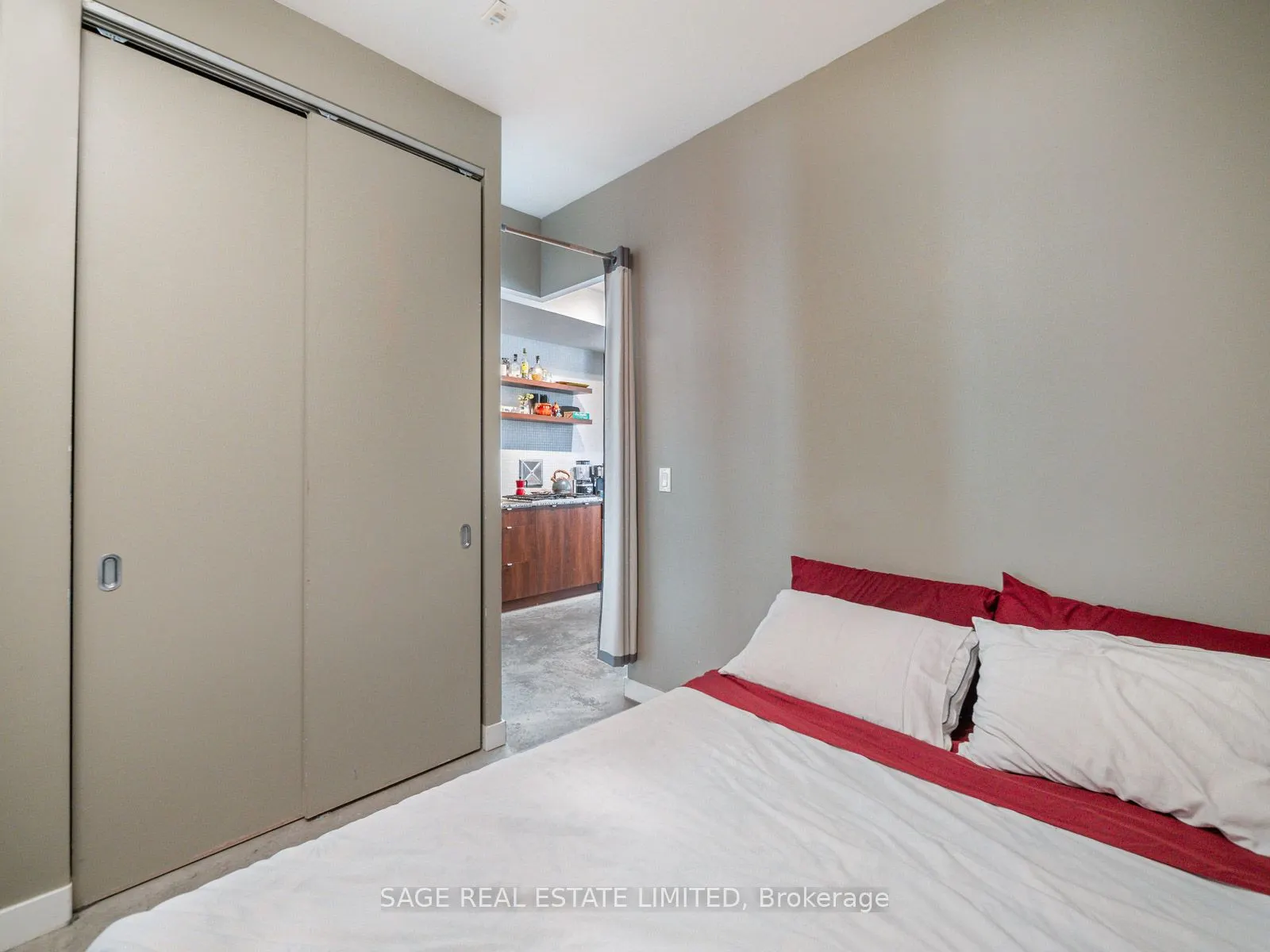 19 Brant Street W, #101