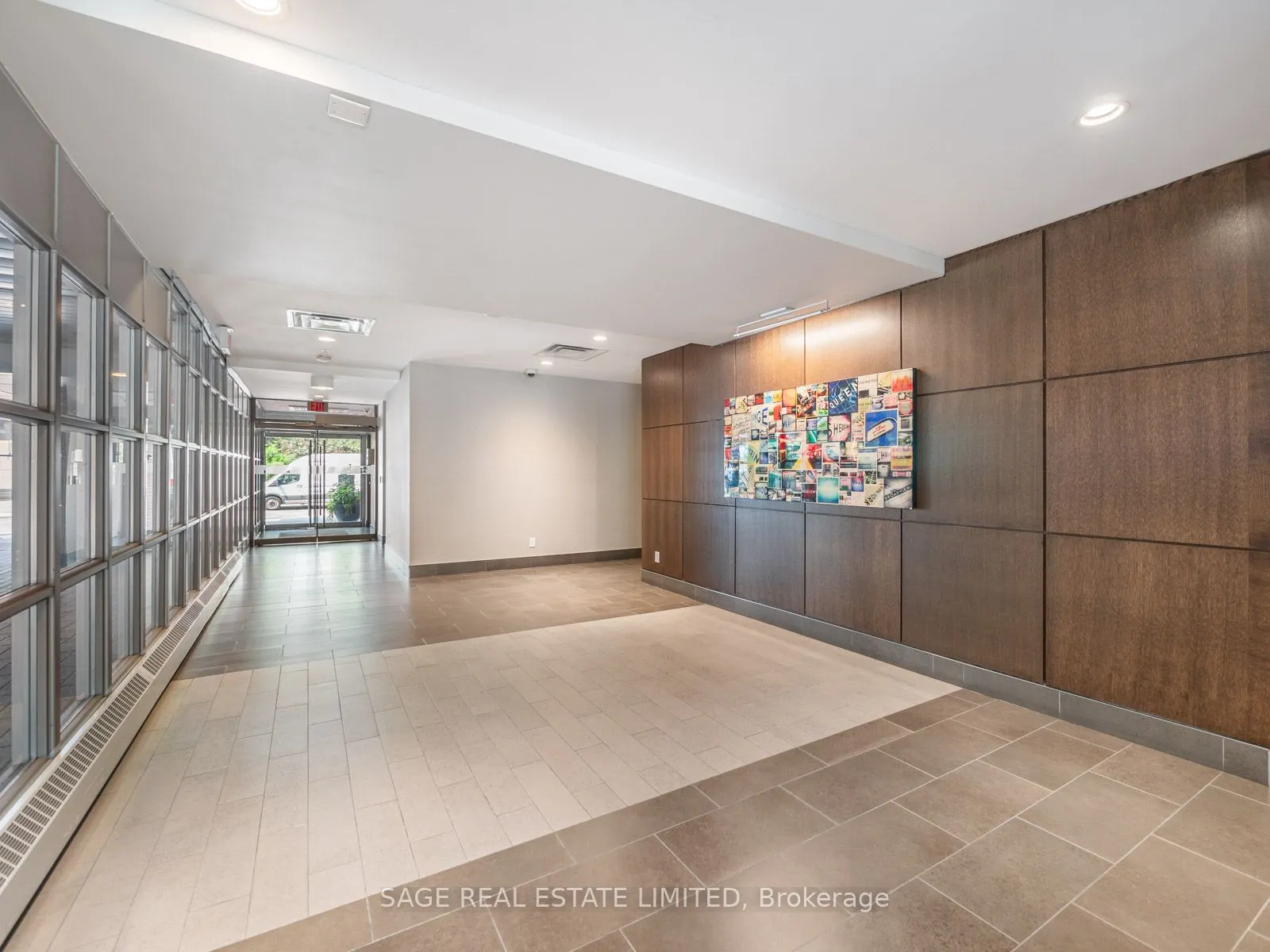 19 Brant Street W, #101