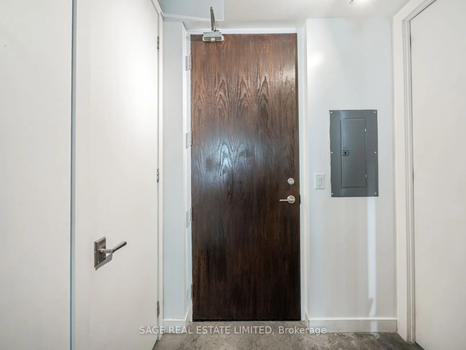 19 Brant Street W, #101
