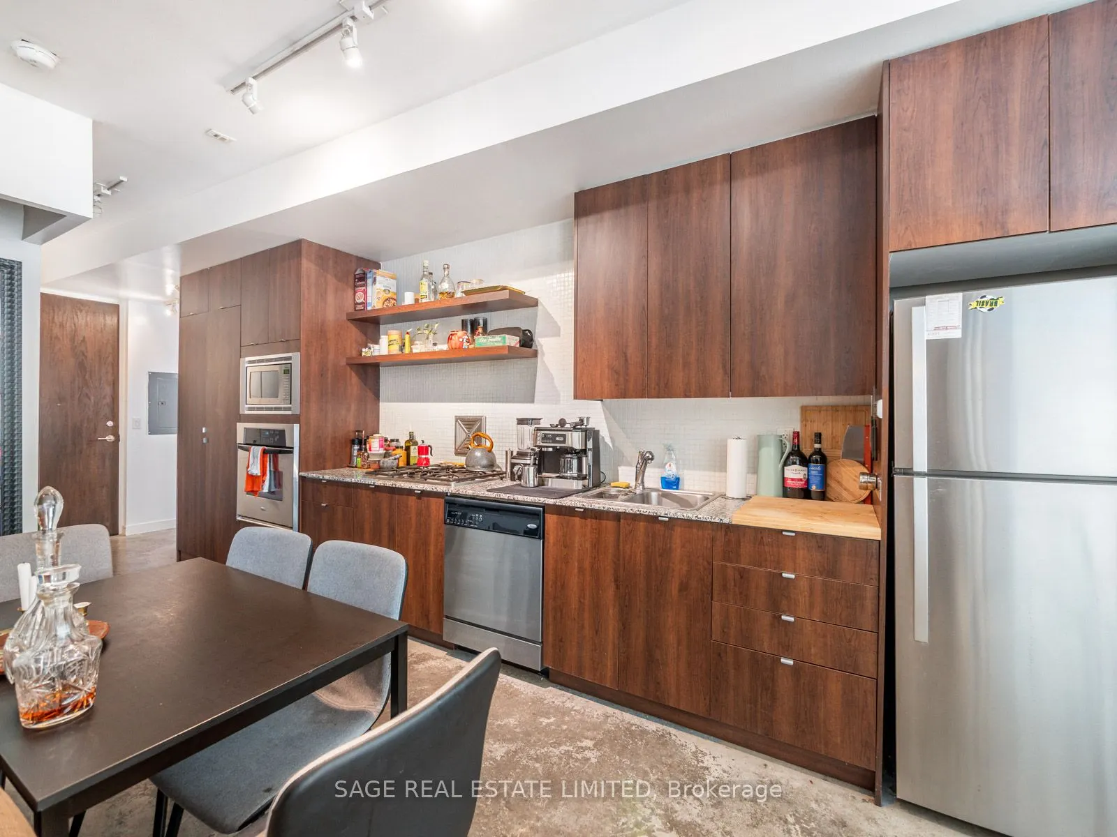 19 Brant Street W, #101