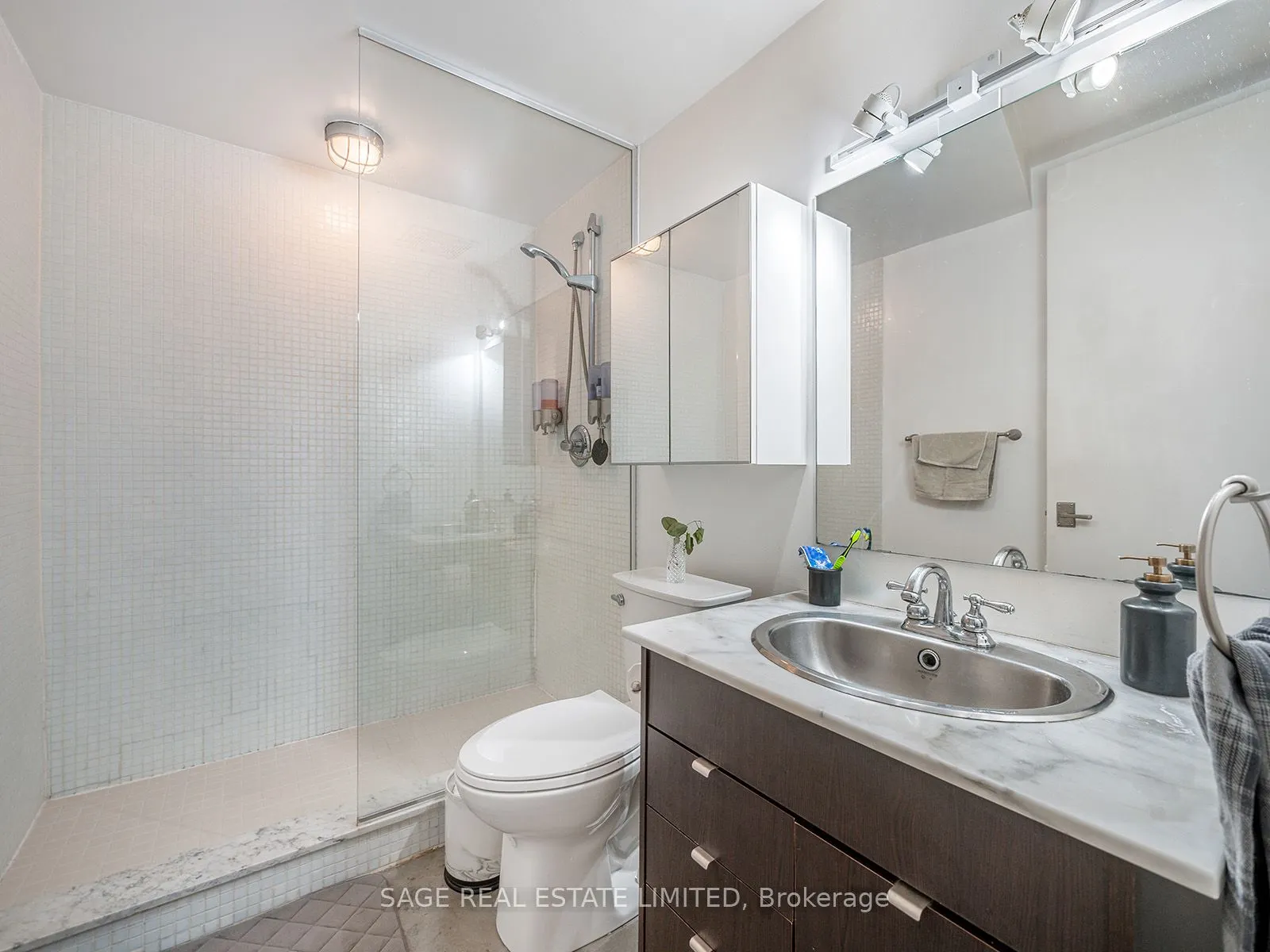 19 Brant Street W, #101