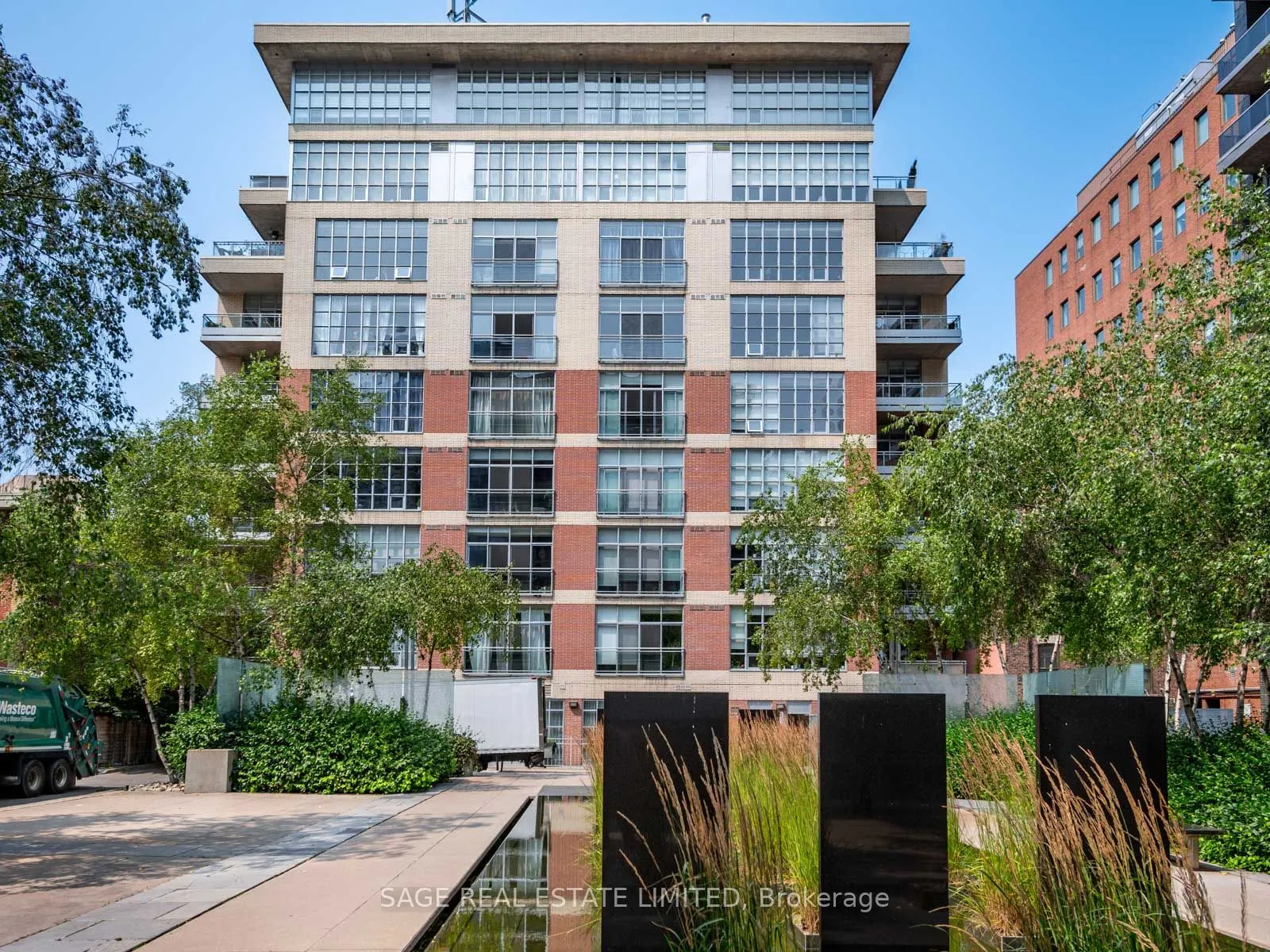 19 Brant Street W, #101