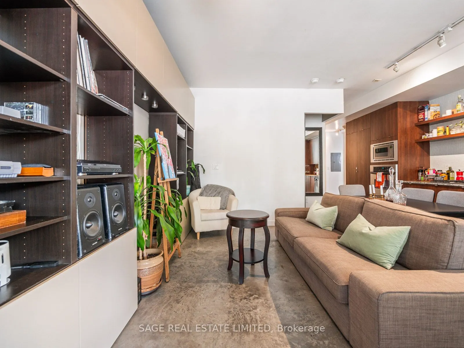 19 Brant Street W, #101