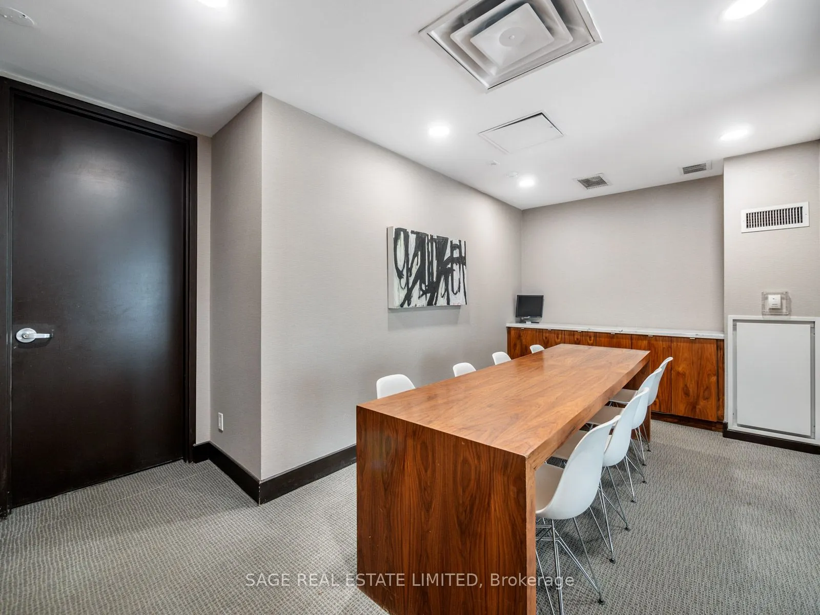 19 Brant Street W, #101