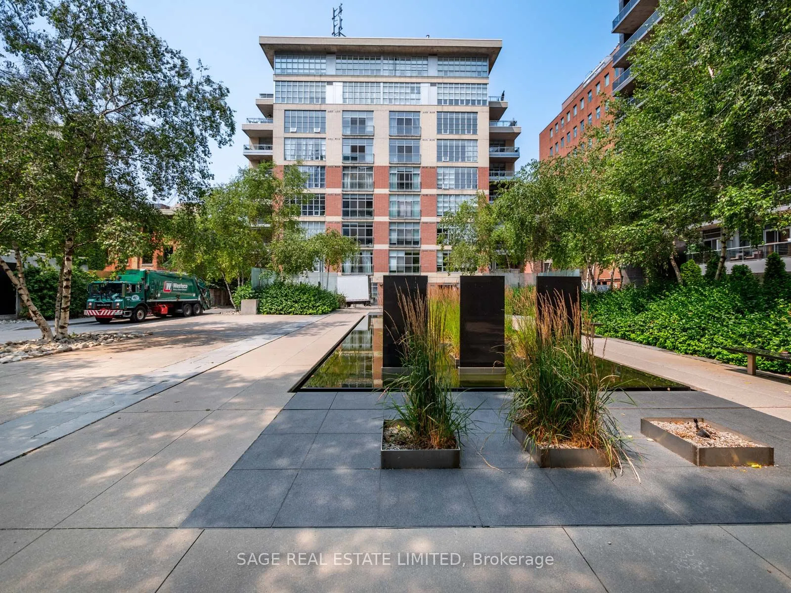 19 Brant Street W, #101