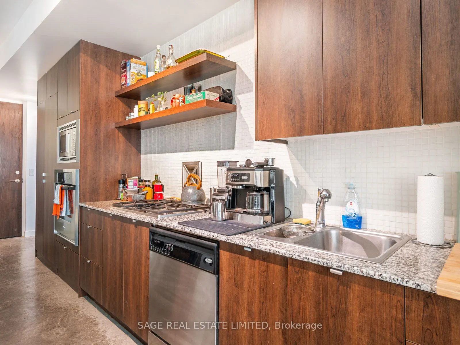 19 Brant Street W, #101