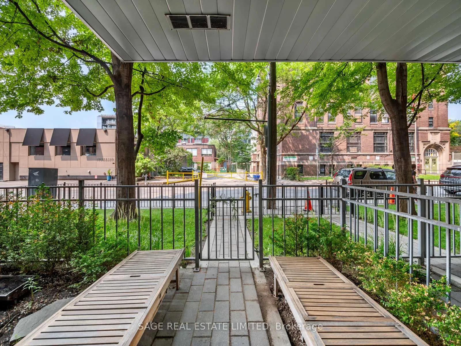 19 Brant Street W, #101