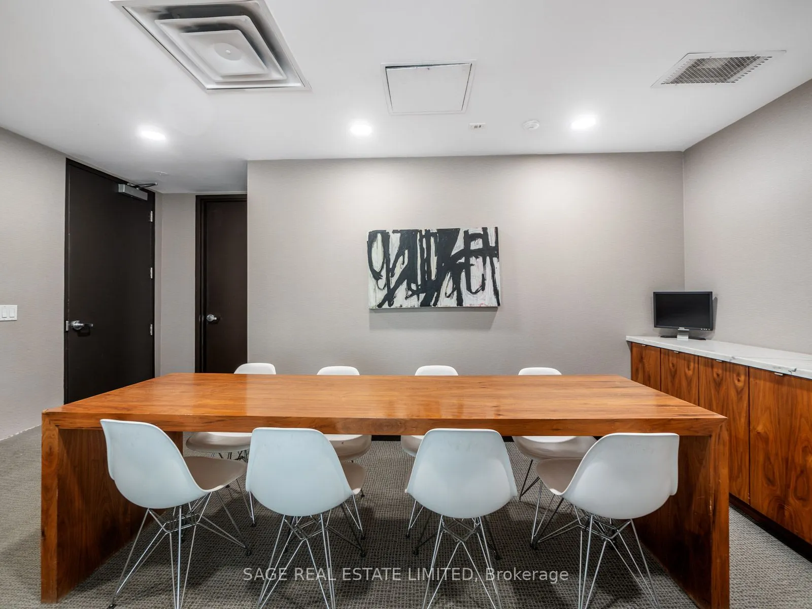 19 Brant Street W, #101