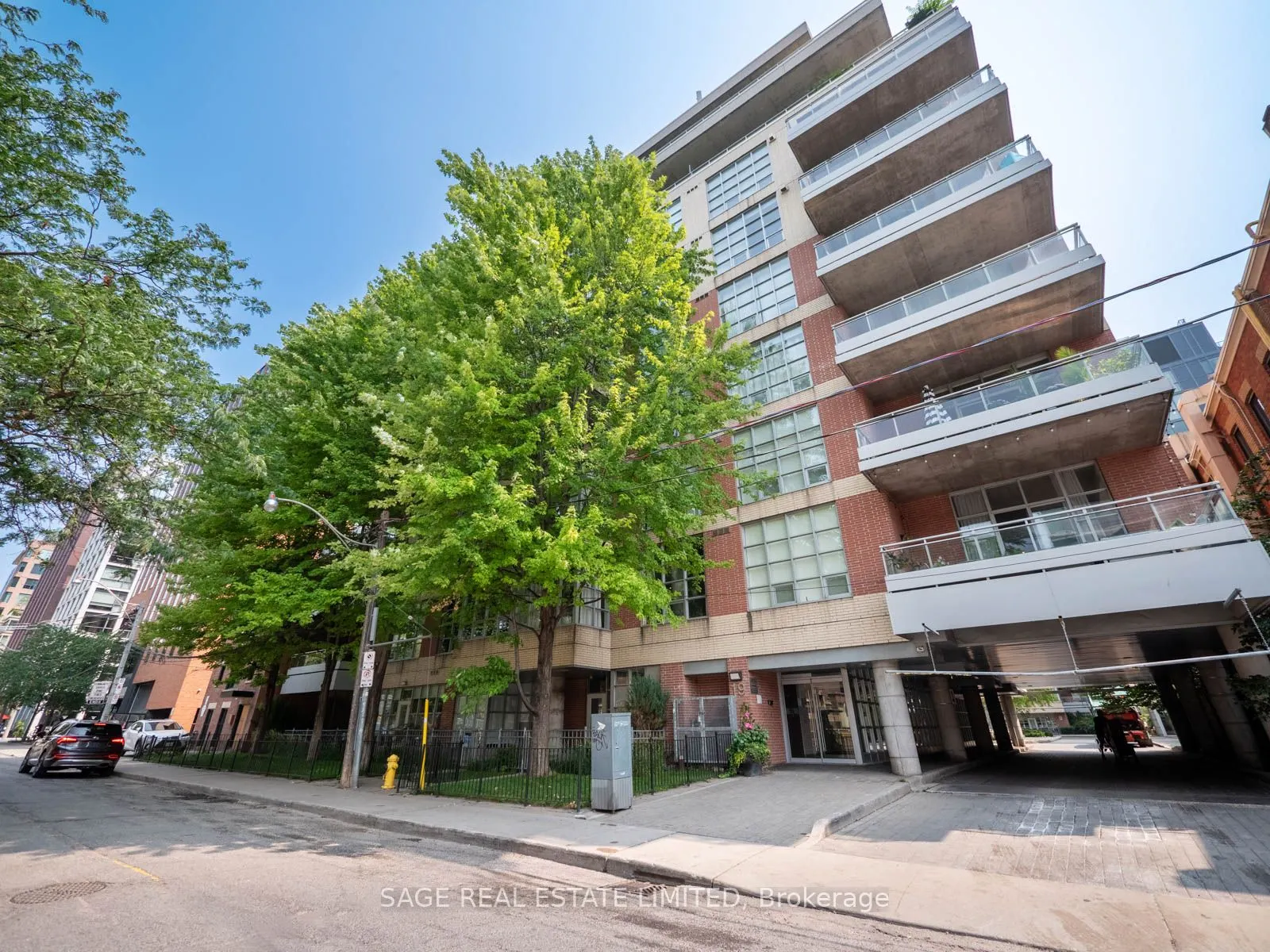 19 Brant Street W, #101