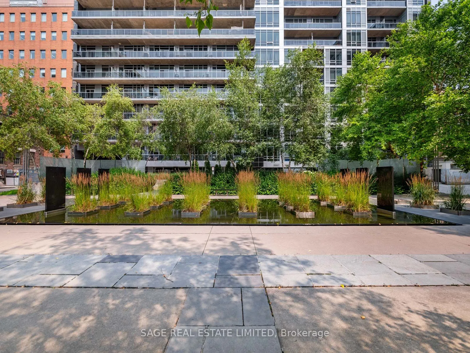 19 Brant Street W, #101