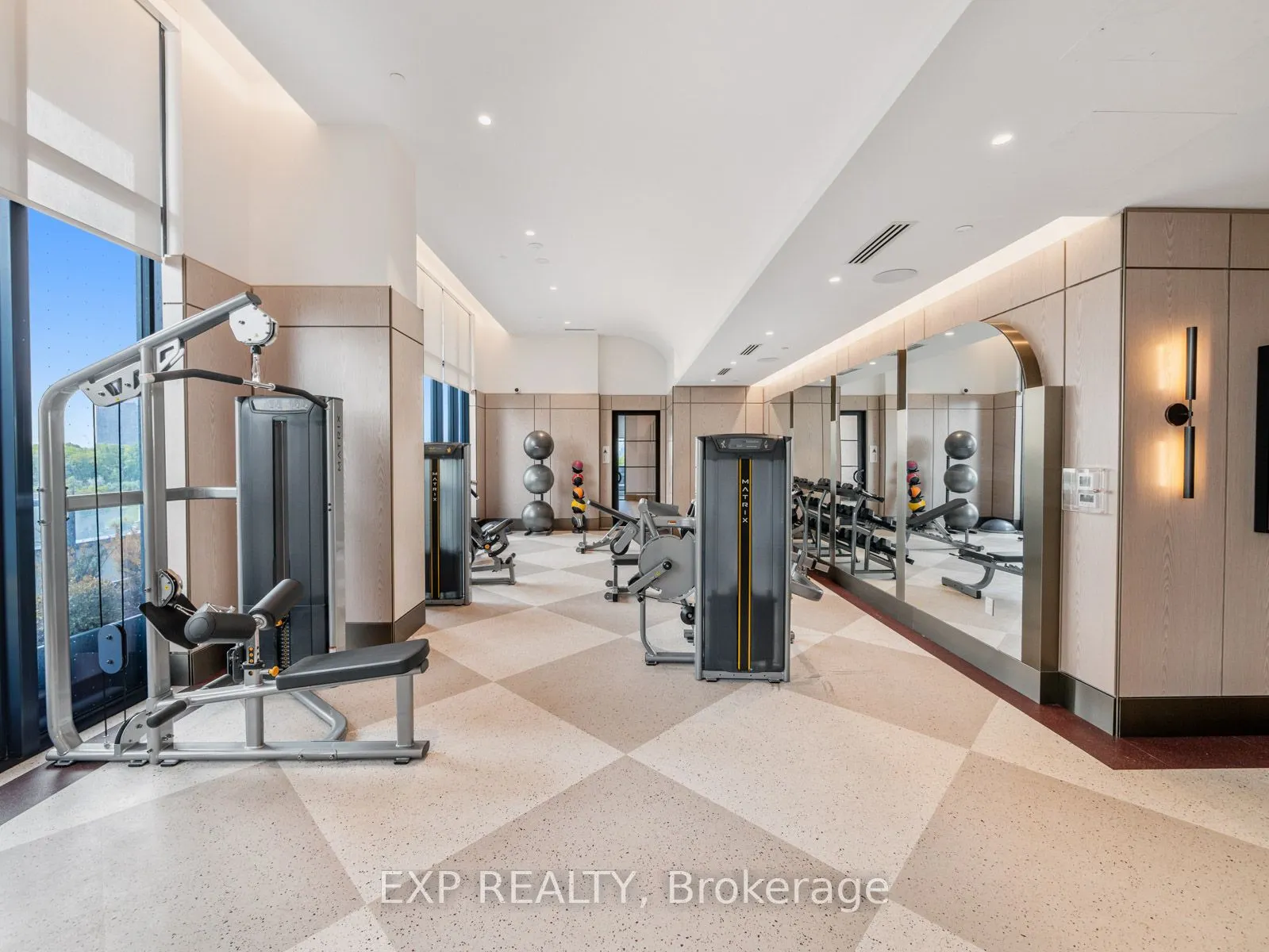 10 Inn On The Park Drive, #2404