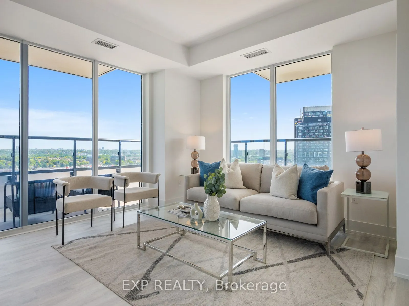 10 Inn On The Park Drive, #2404