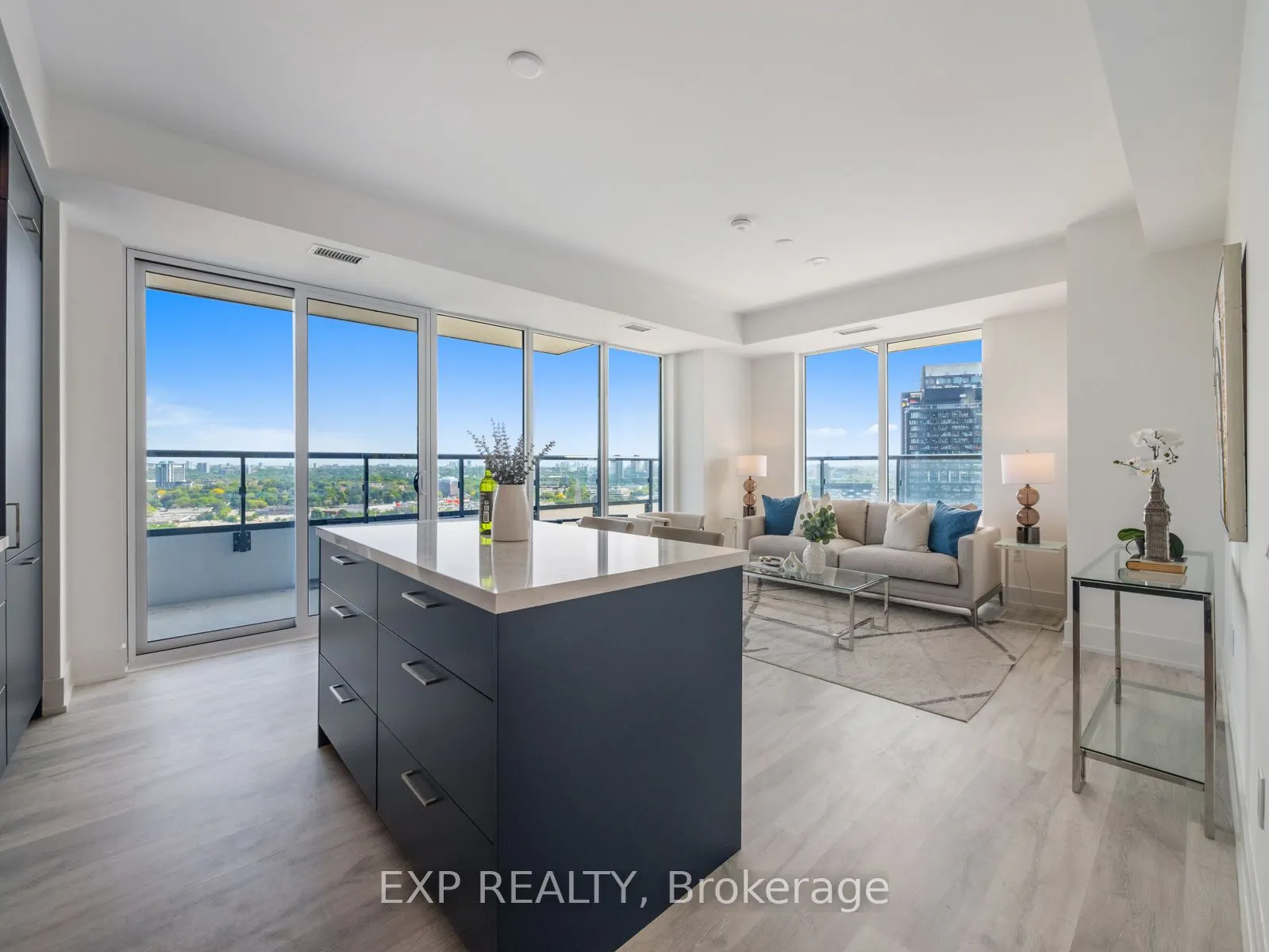 10 Inn On The Park Drive, #2404