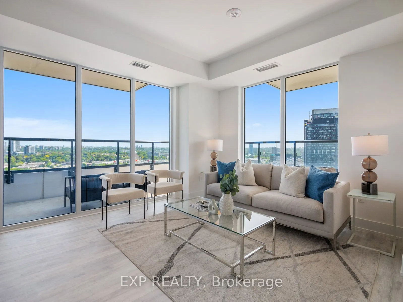 10 Inn On The Park Drive, #2404