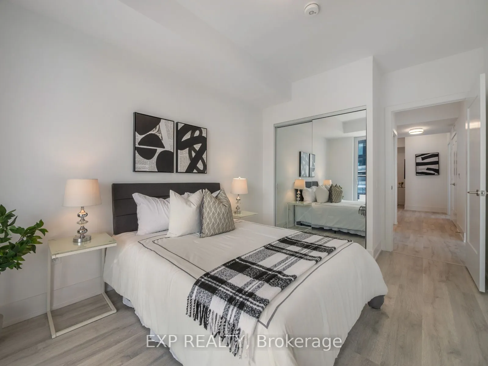 10 Inn On The Park Drive, #2404