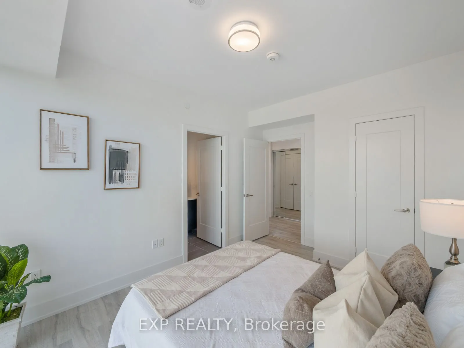 10 Inn On The Park Drive, #2404