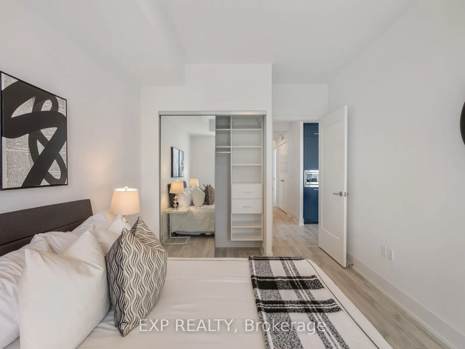 10 Inn On The Park Drive, #2404