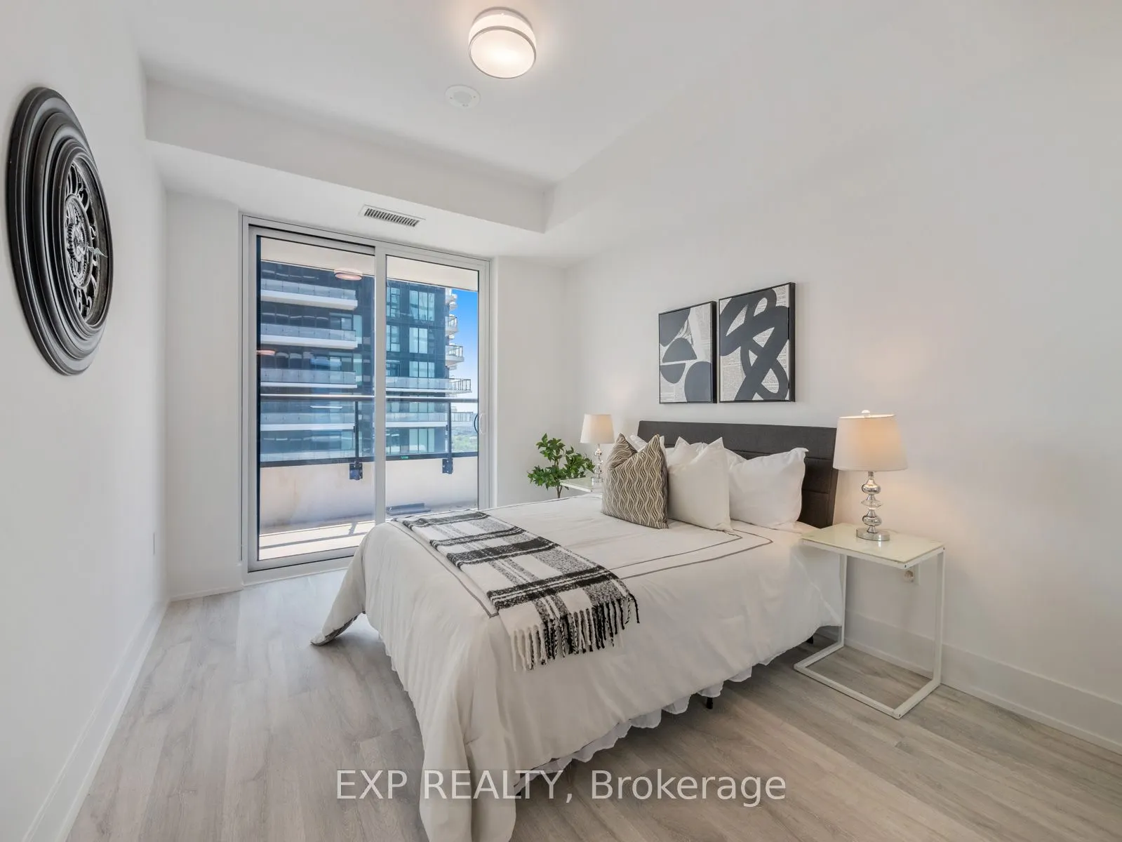 10 Inn On The Park Drive, #2404
