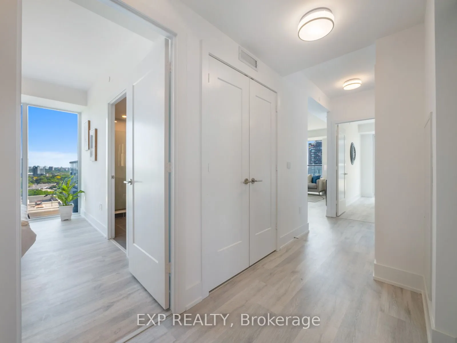 10 Inn On The Park Drive, #2404