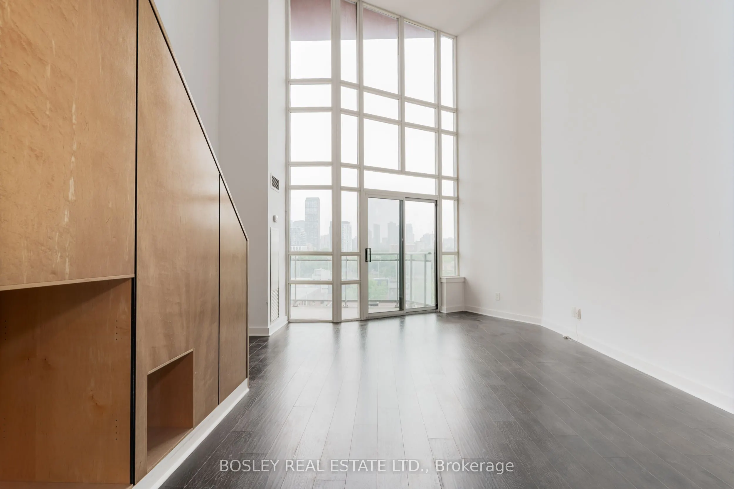 255 Richmond Street E, #818