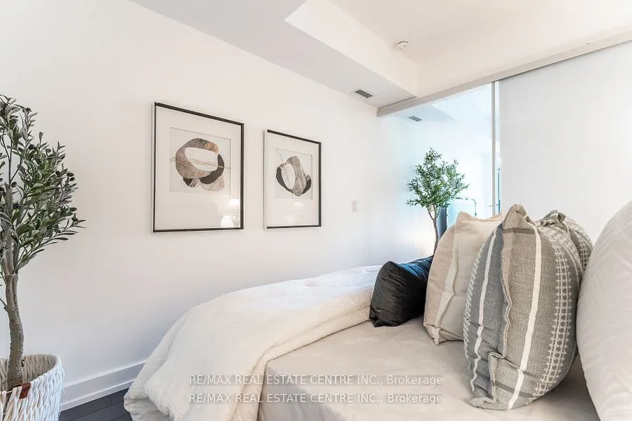 6 Parkwood Avenue, #419