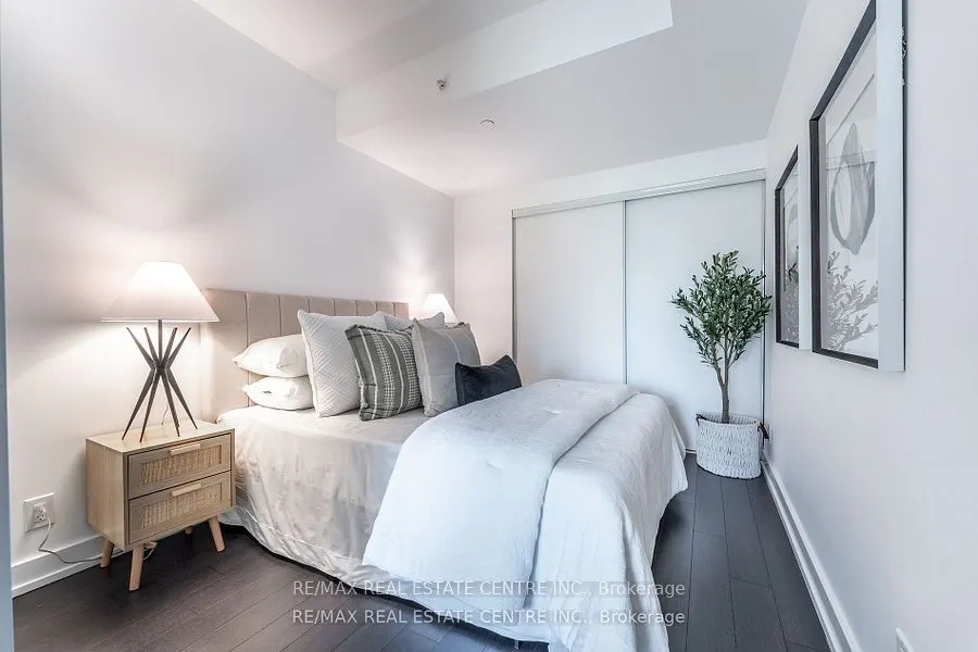 6 Parkwood Avenue, #419