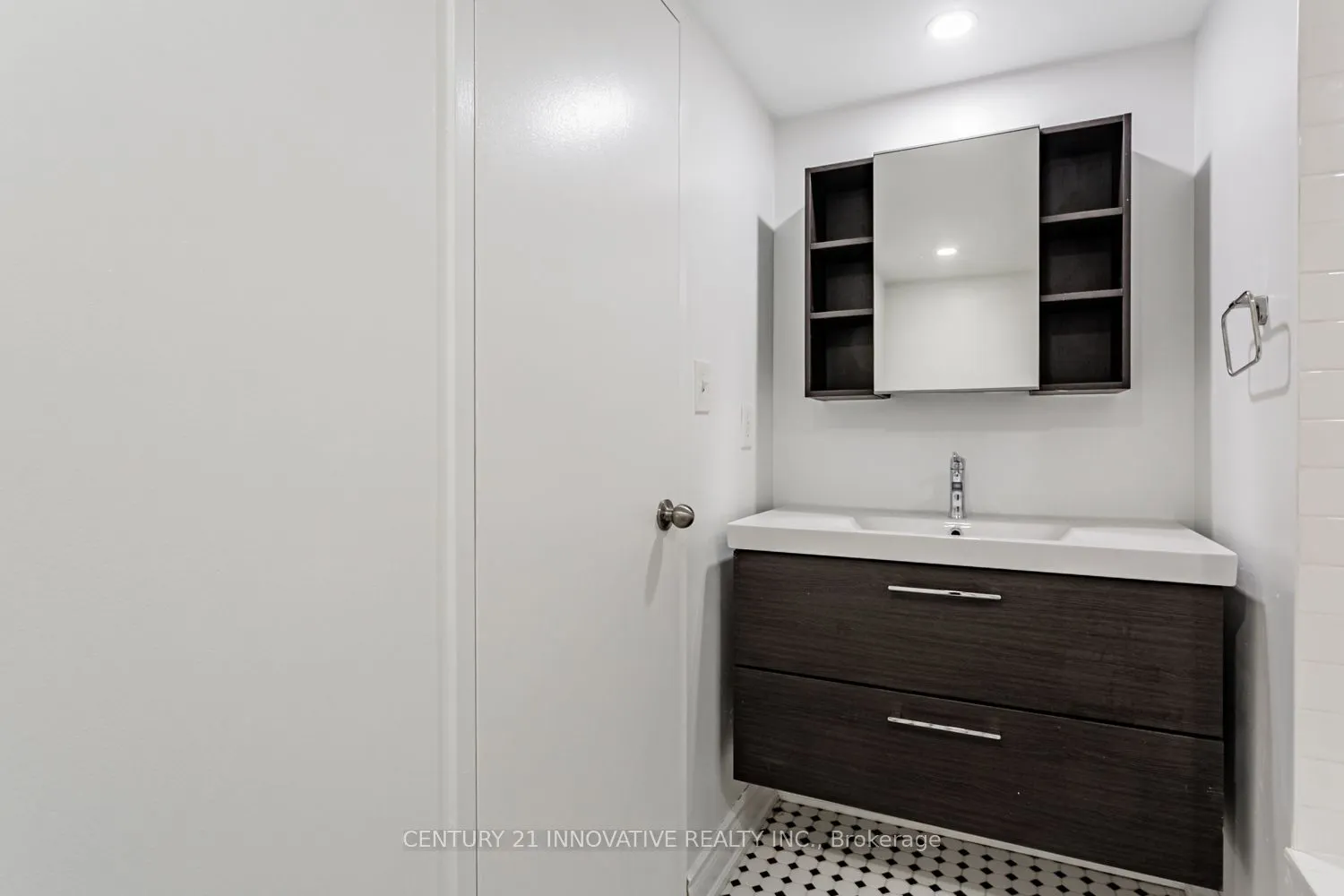 188 Spadina Avenue, #604