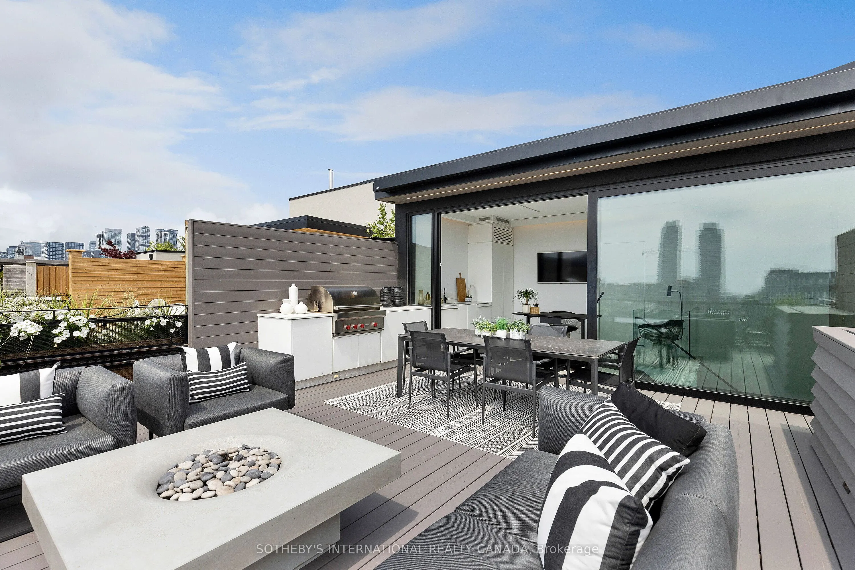 90 Sumach Street, #702