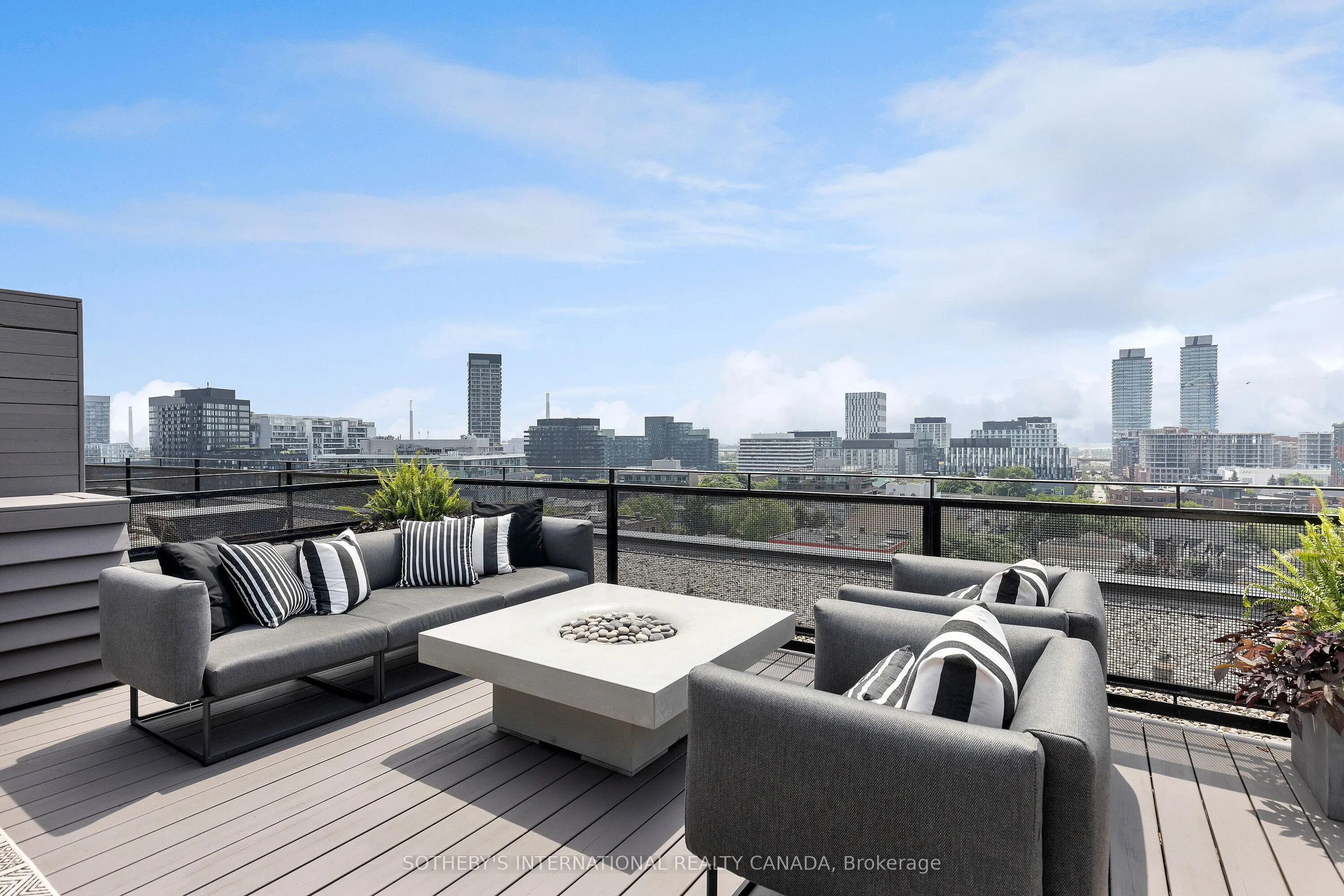 90 Sumach Street, #702