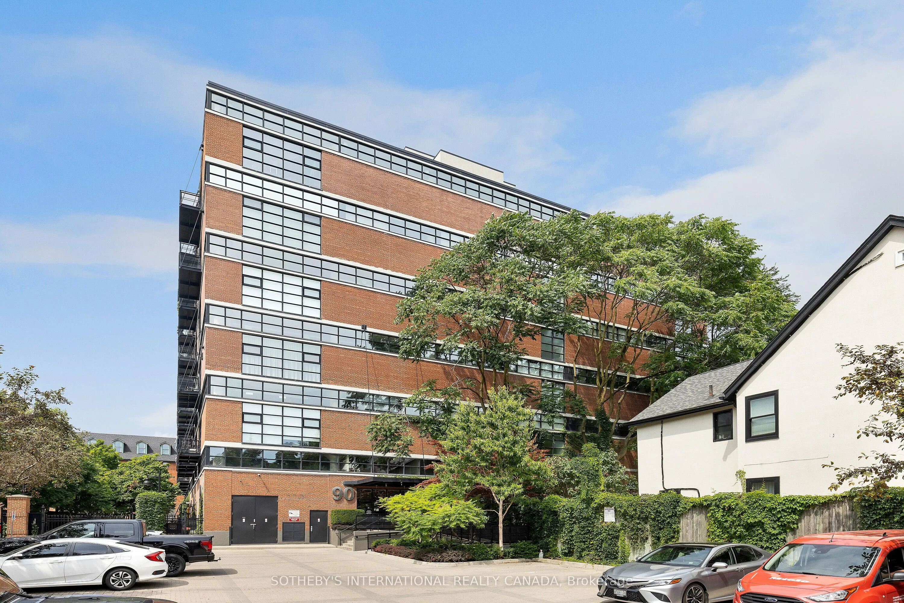 90 Sumach Street, #702